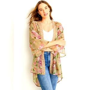 Women’s Floral Border Kimono Size Small *NWOT*